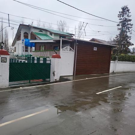 Rajab Inn Srinagar  Exterior photo