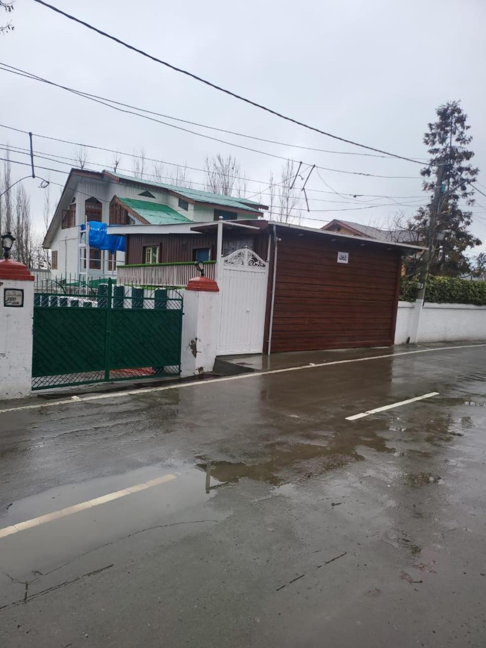 Rajab Inn Srinagar  Exterior photo